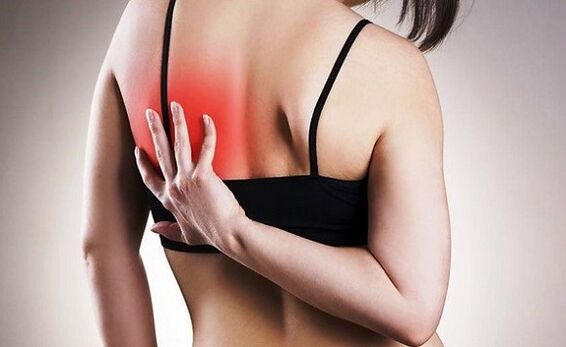 pain under the left shoulder blade from the back